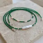 Colier Choker Boho-Elegant din Smarald Hidrotermal și Perlă Baroc Unică